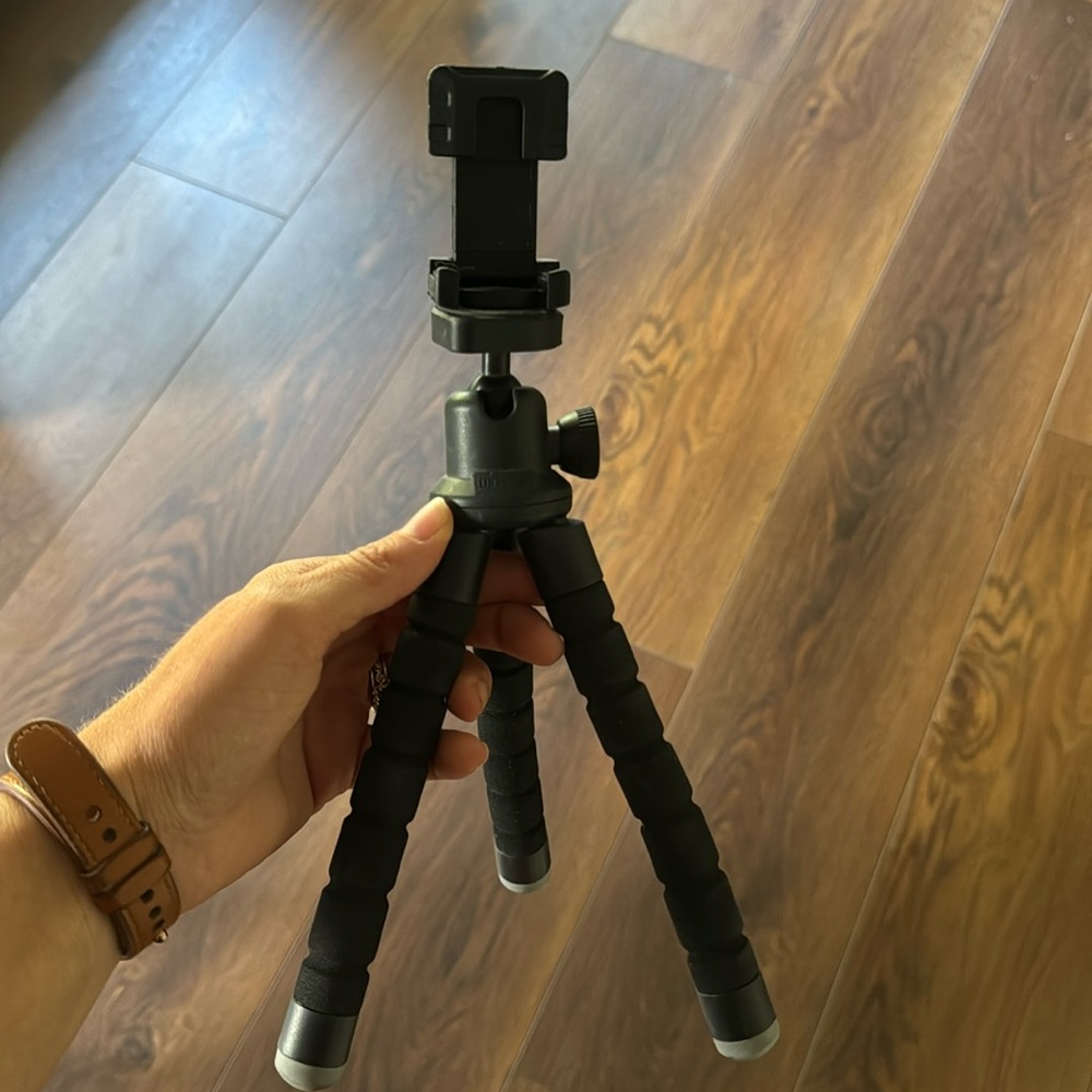Small phone tripod